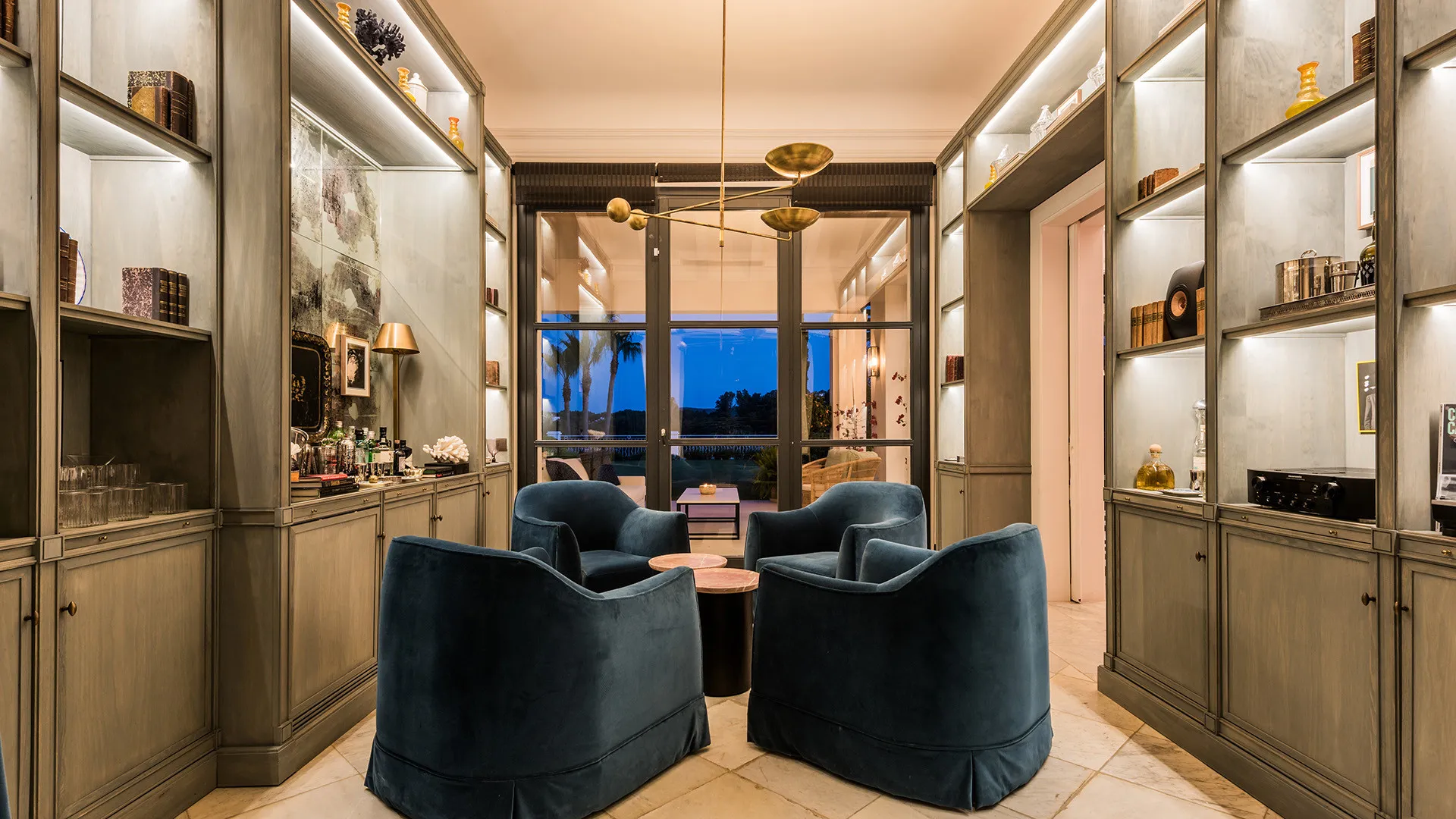 Zona F, villa en venta de 8 dormitorios