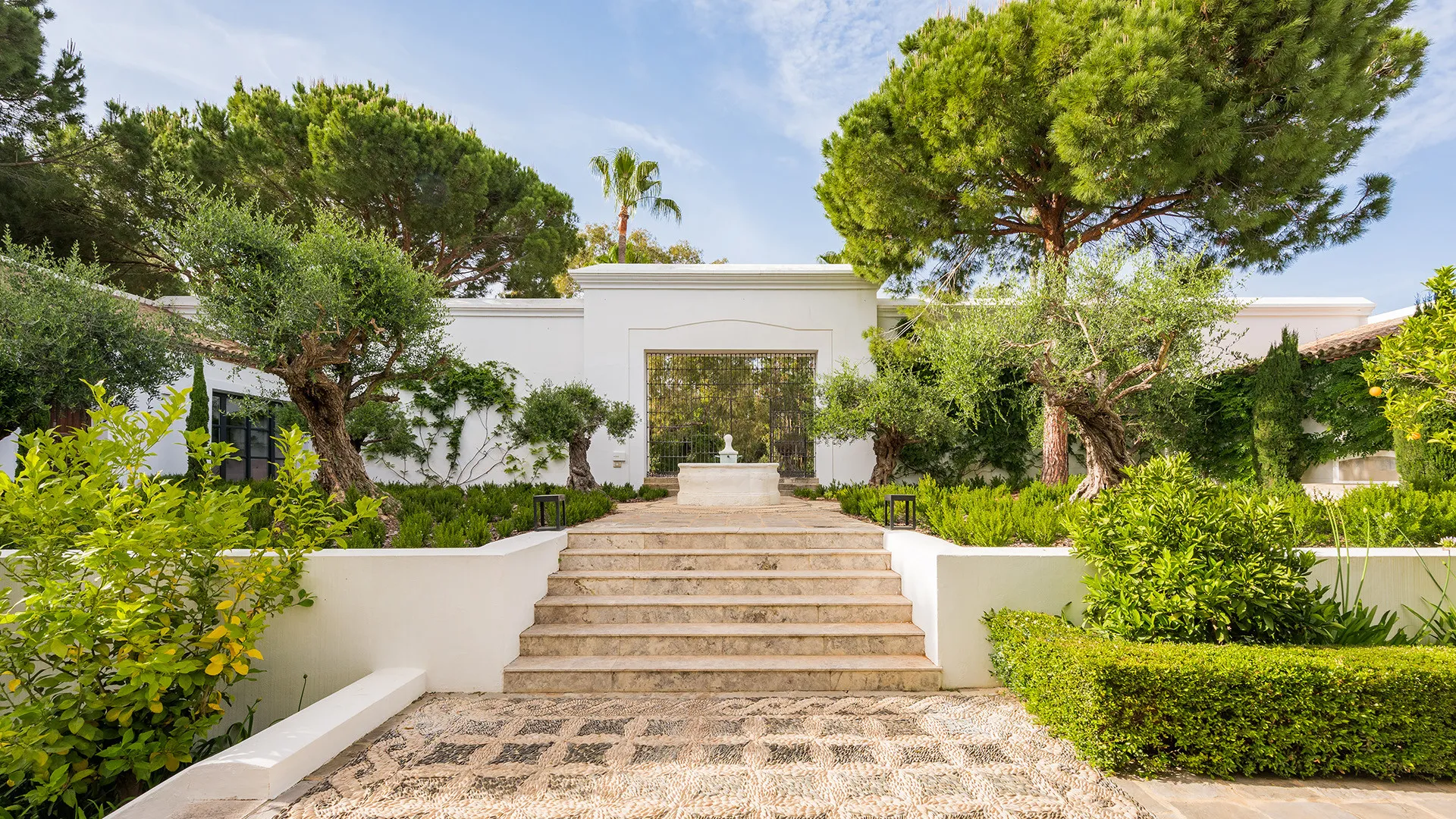 Zona F, villa en venta de 8 dormitorios