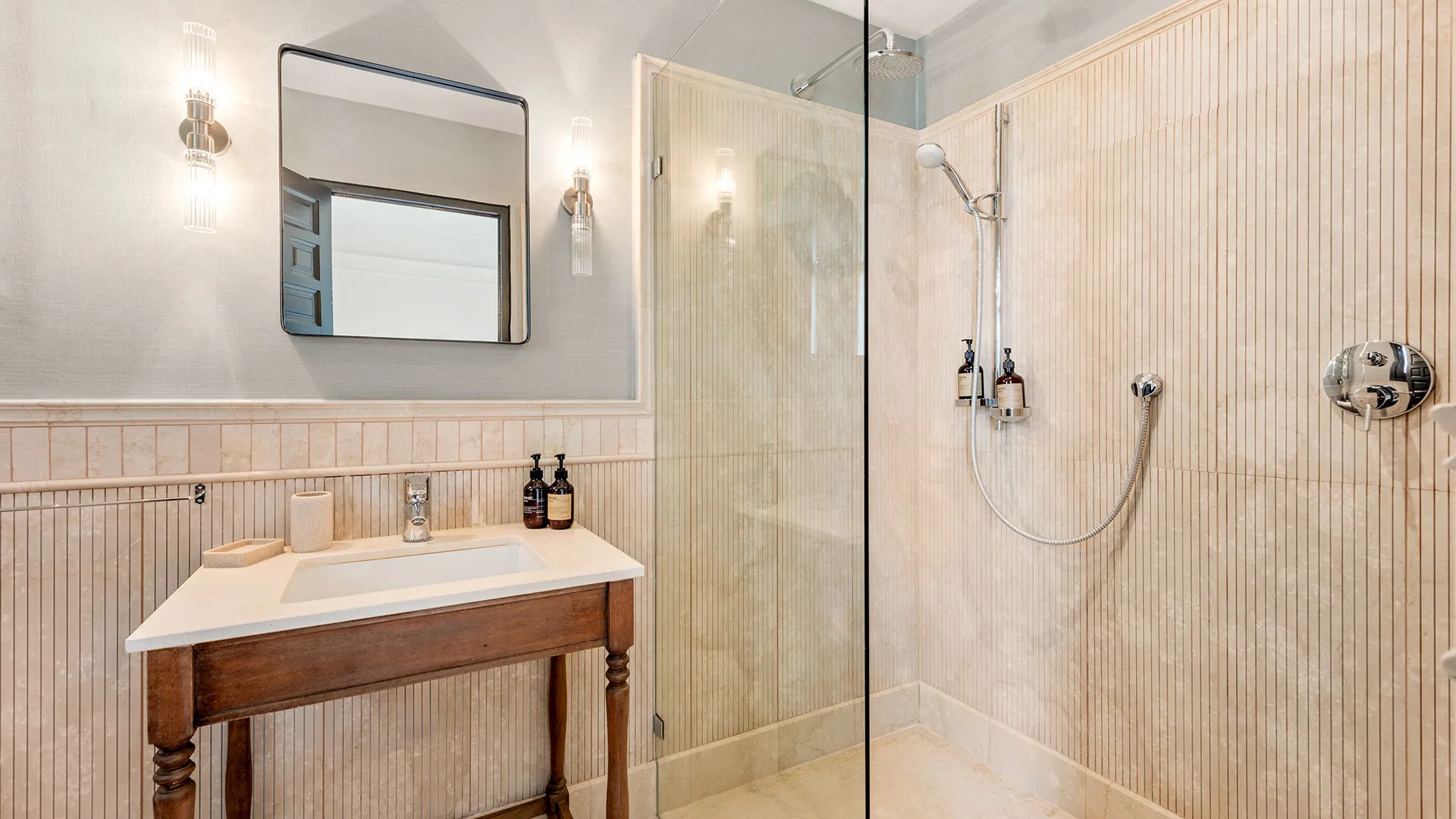 Zona F, villa en venta de 8 dormitorios