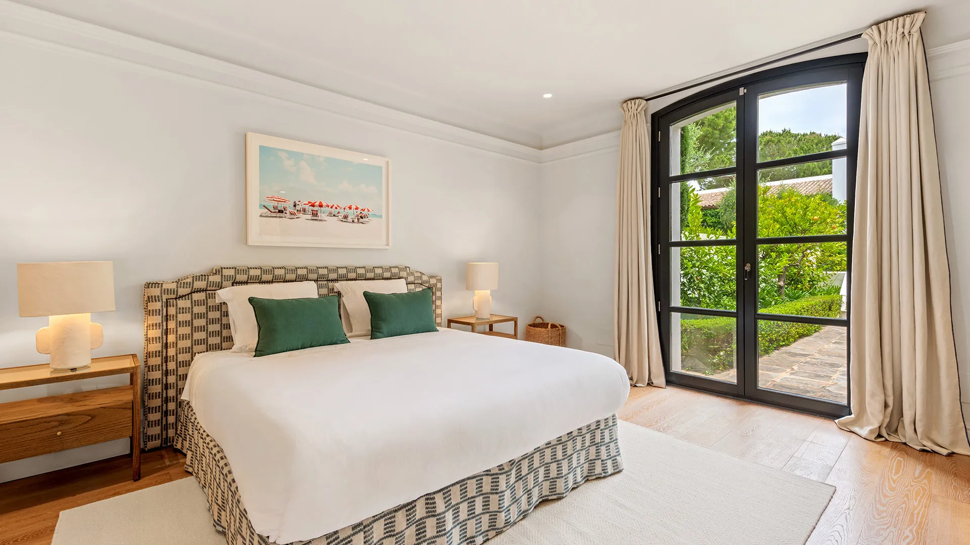 Zona F, villa en venta de 8 dormitorios