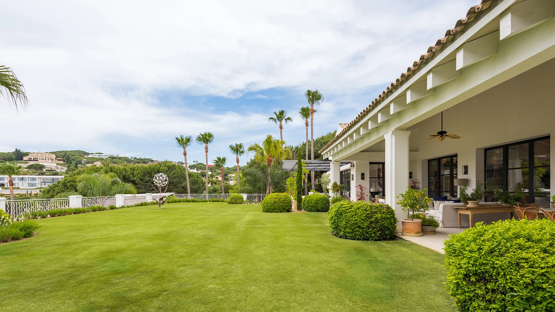 Zona F, villa en venta de 8 dormitorios