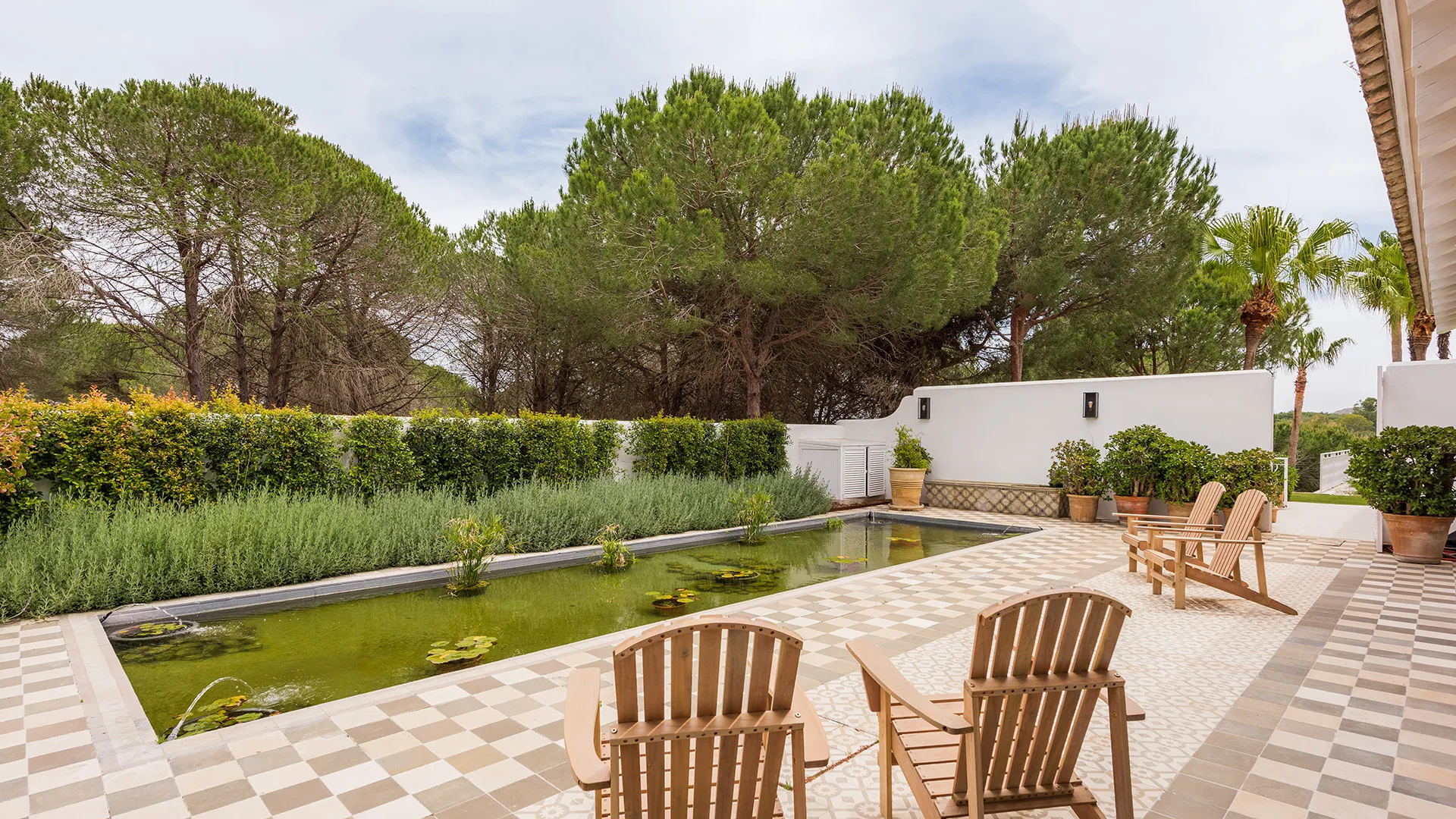 Zona F, villa en venta de 8 dormitorios