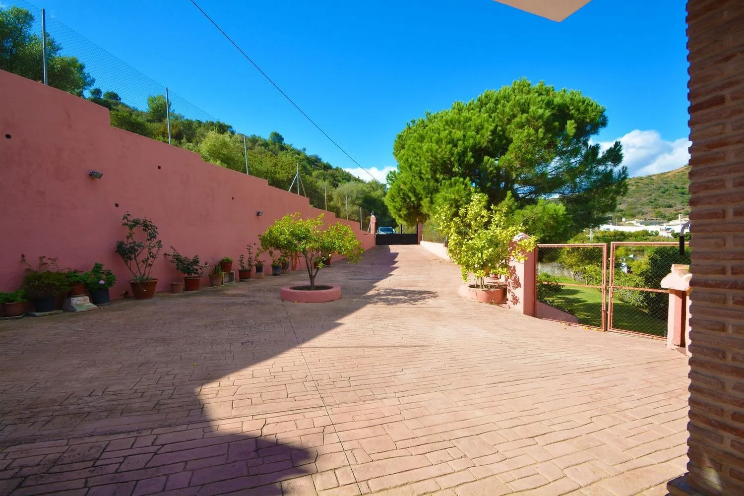 Country house for sale in Los Altos de los Monteros