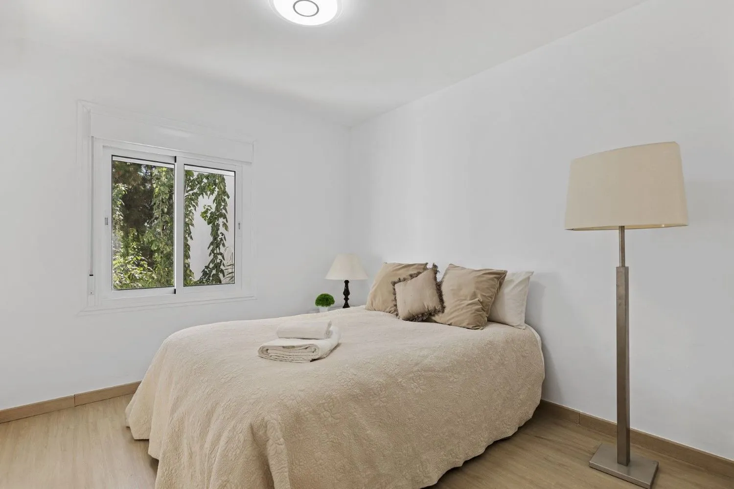 Sitio de Calahonda, casa de 2 dormitorios a la venta