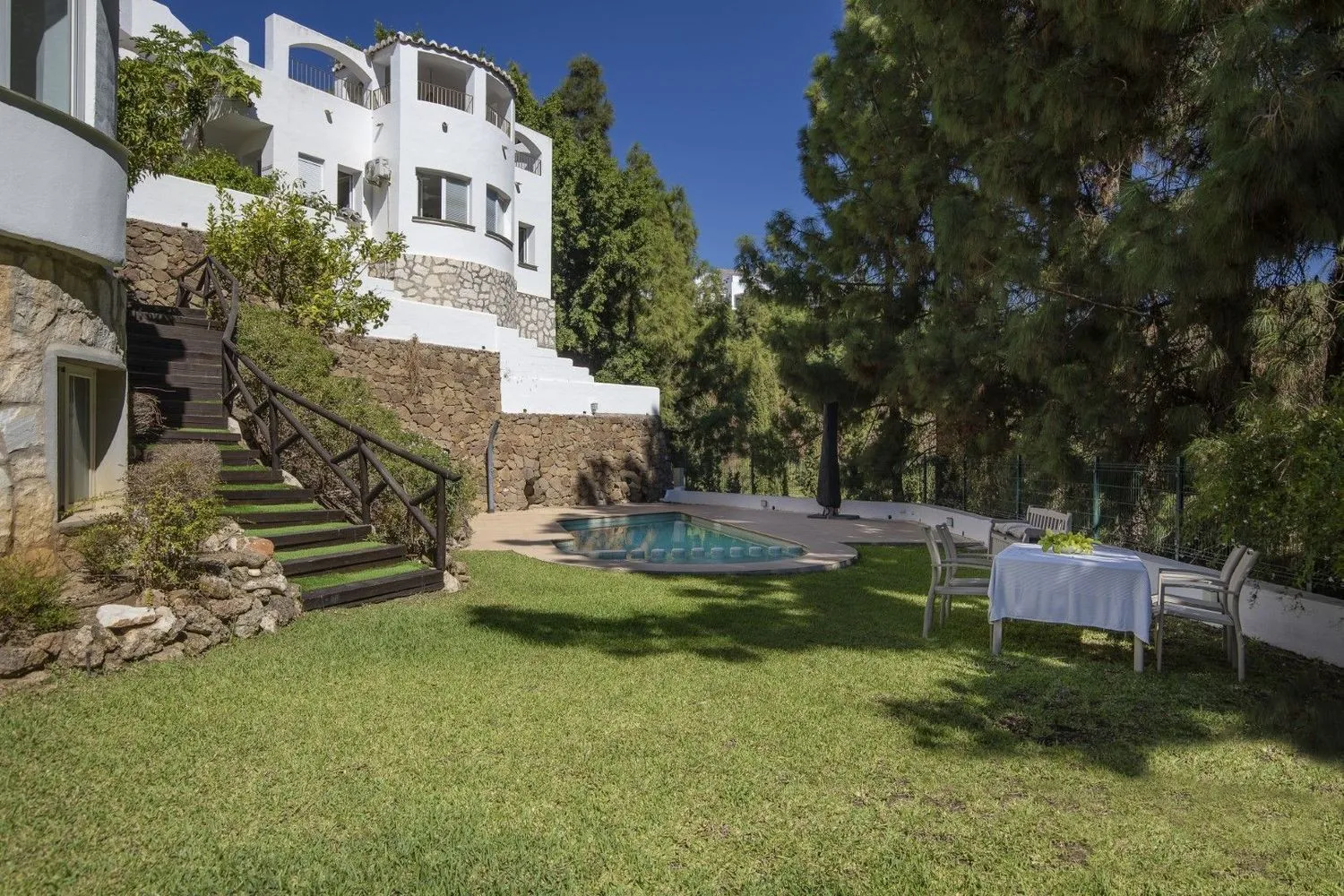 Sitio de Calahonda, casa de 2 dormitorios a la venta
