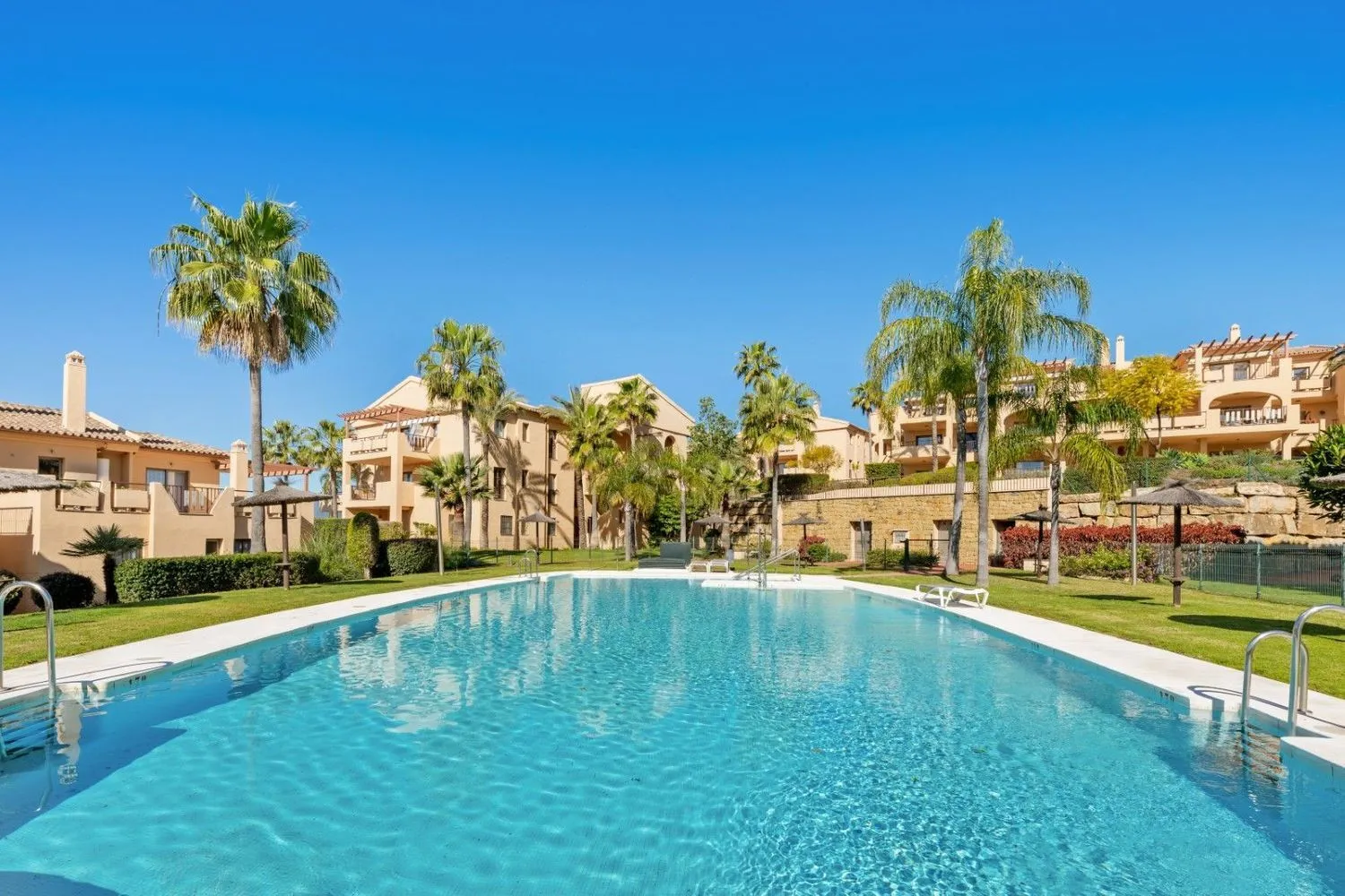 El Paraiso flat for sale