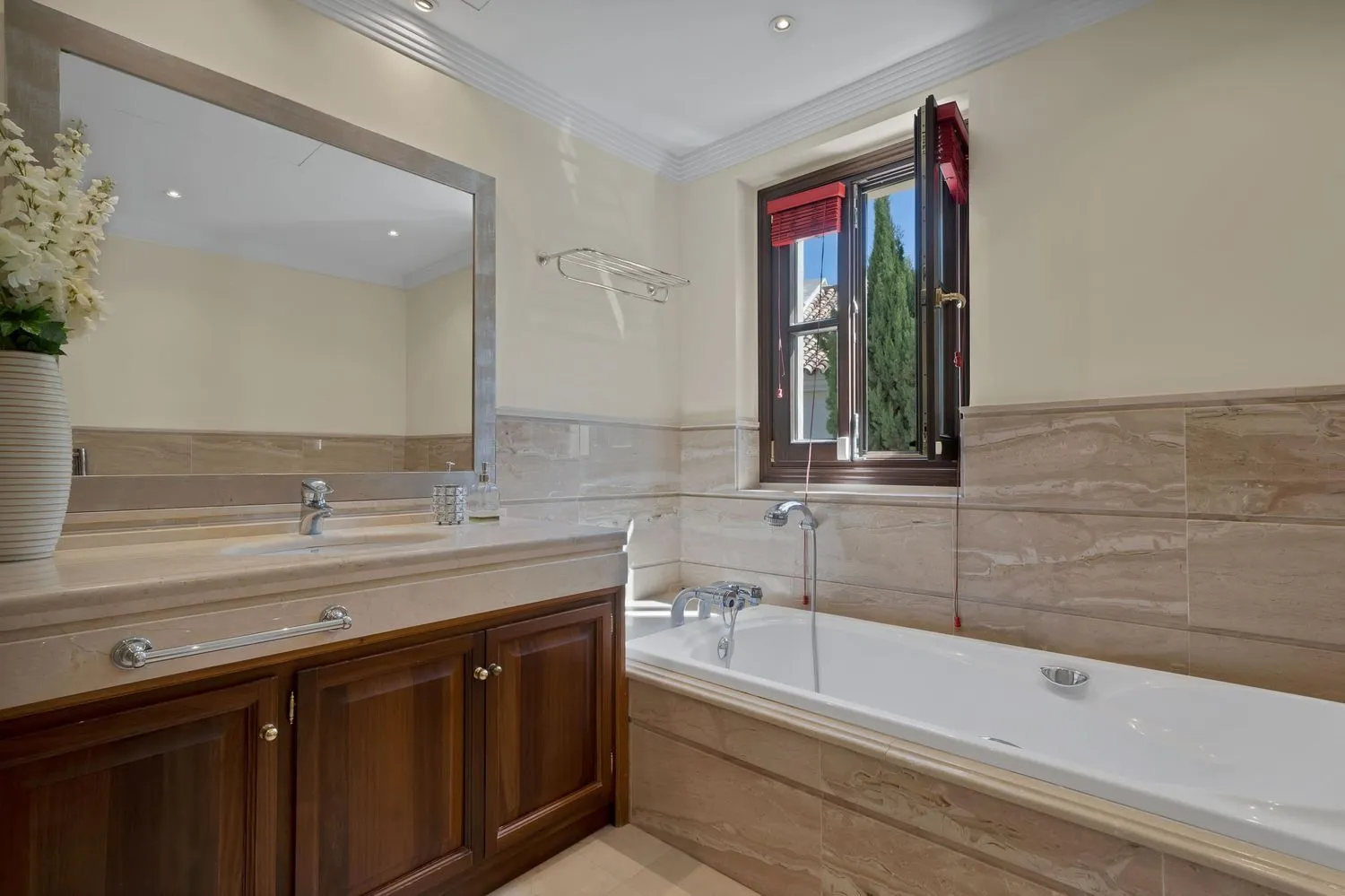 For sale house in Las Lomas del Marbella Club