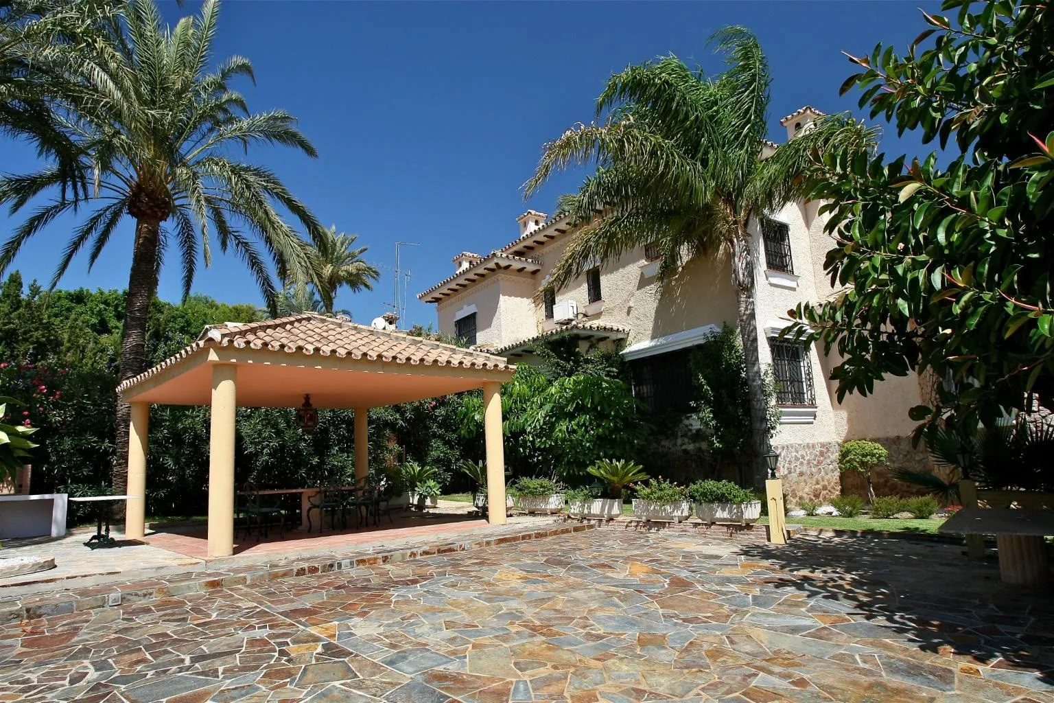 Mansion de 9 dormitorios en venta en New Golden Mile