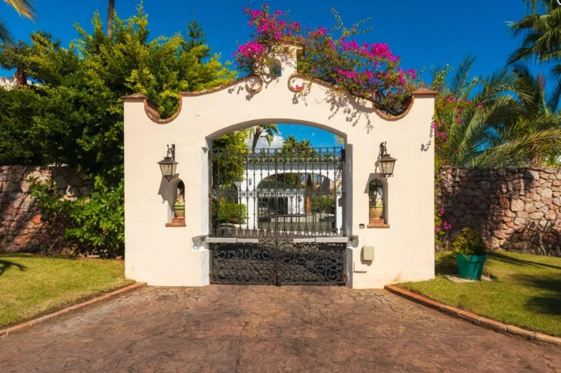 Mansion de 9 dormitorios en venta en New Golden Mile