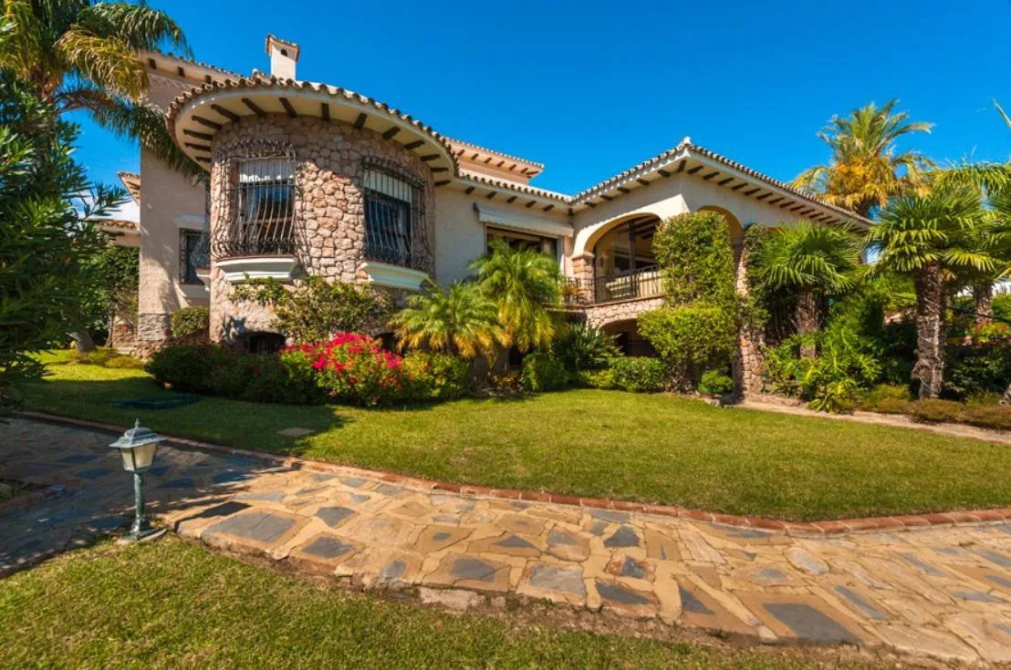 Mansion de 9 dormitorios en venta en New Golden Mile