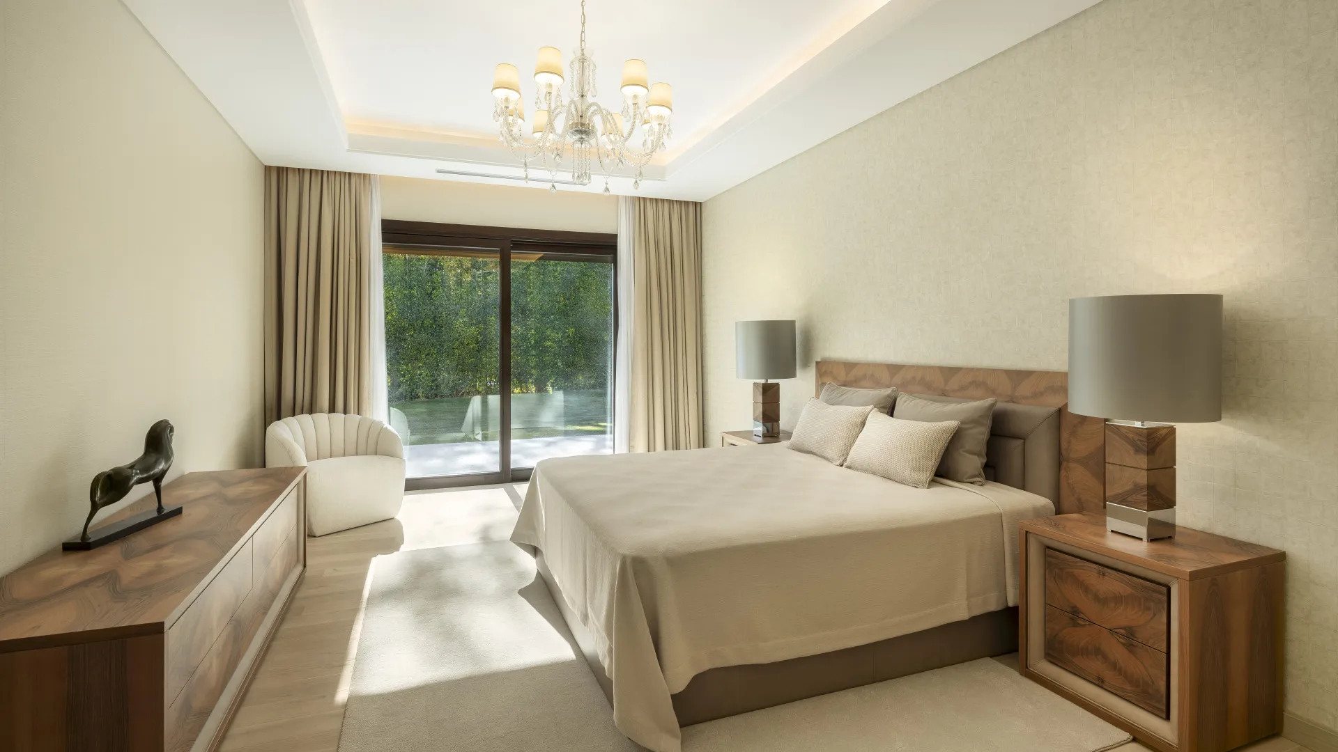 Villa con 5 dormitorios en venta en Nueva Andalucia