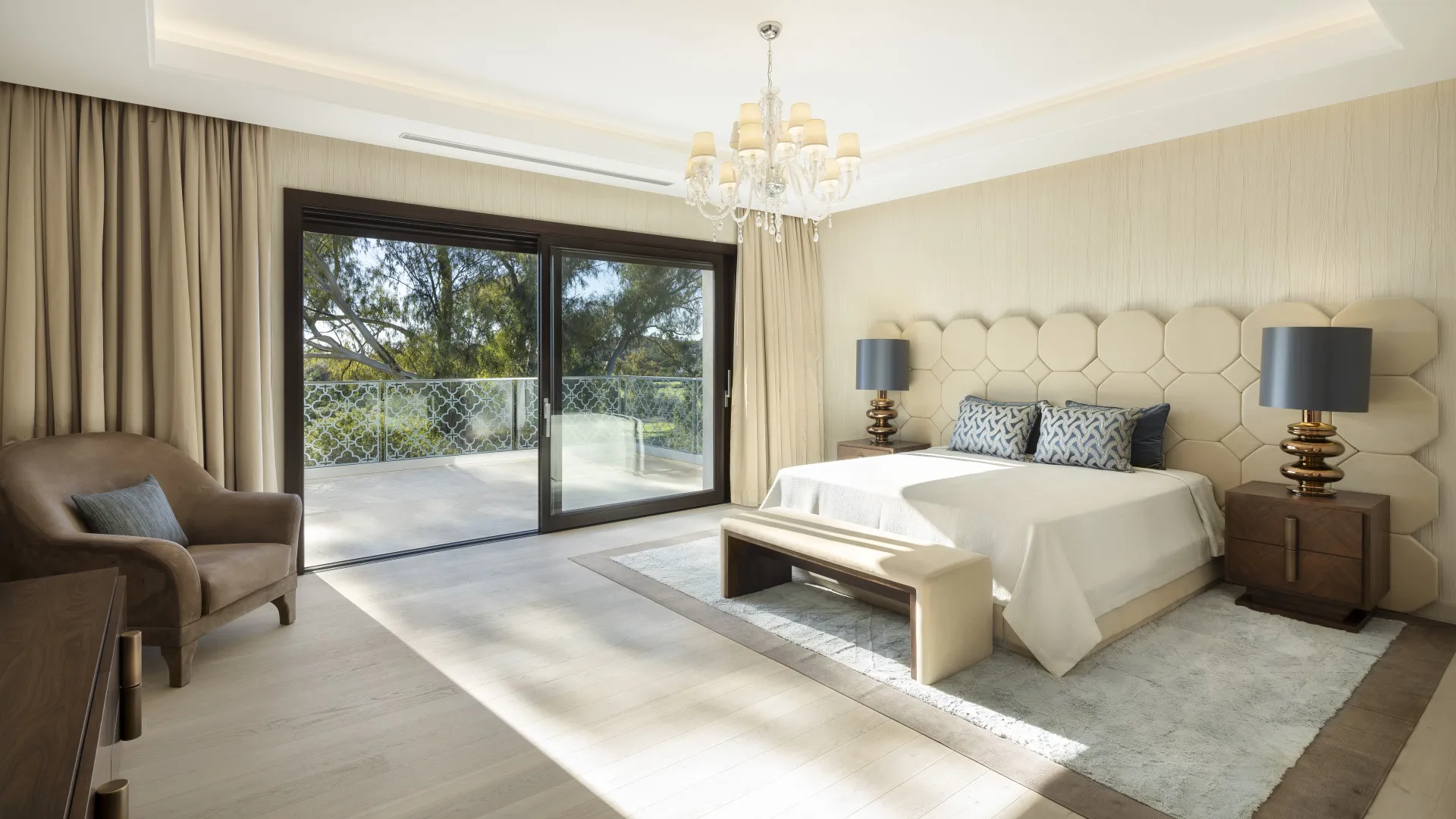Villa con 5 dormitorios en venta en Nueva Andalucia
