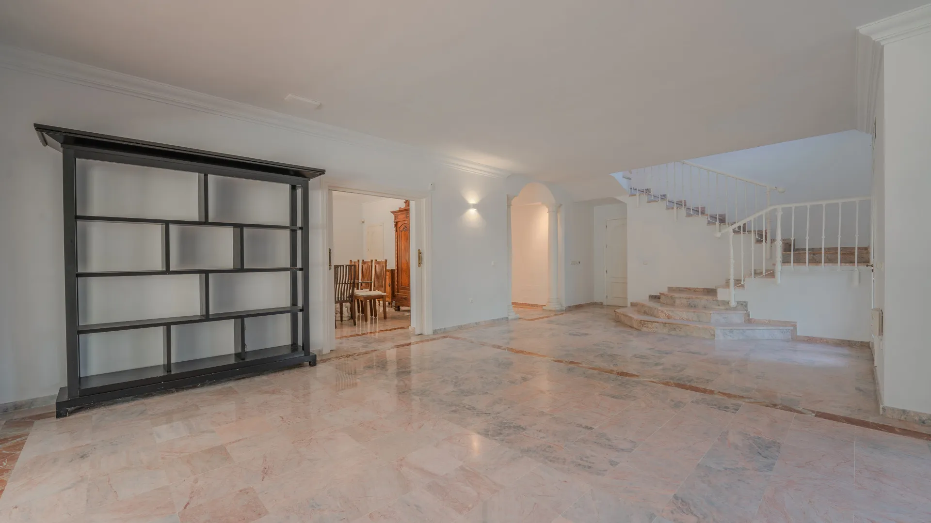 Se vende villa en Beach Side New Golden Mile