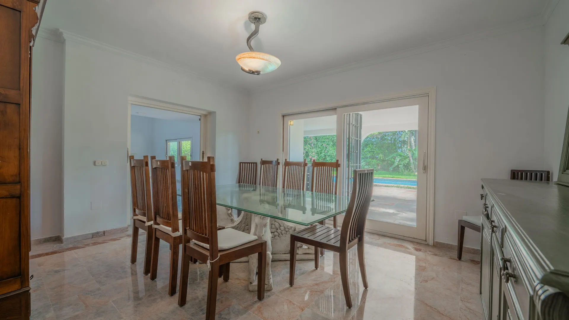 Se vende villa en Beach Side New Golden Mile