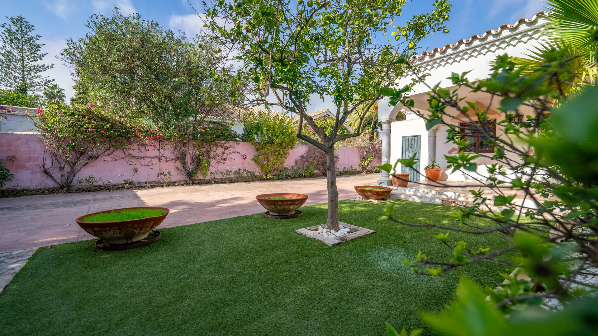 Se vende villa en Beach Side New Golden Mile