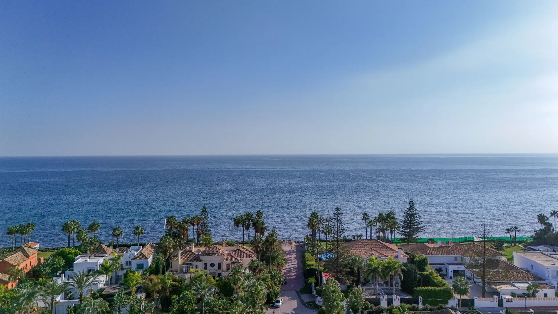 Se vende villa en Beach Side New Golden Mile