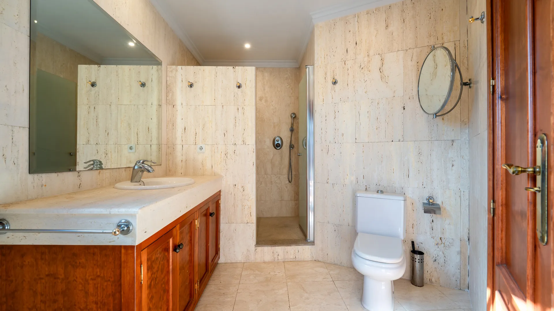 Se vende villa en Beach Side New Golden Mile