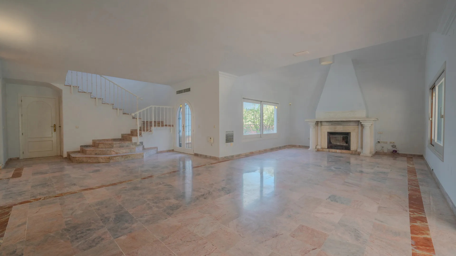 Se vende villa en Beach Side New Golden Mile