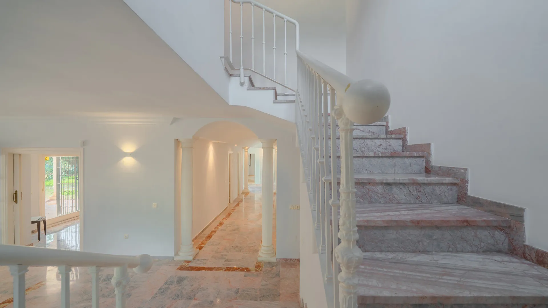 Se vende villa en Beach Side New Golden Mile