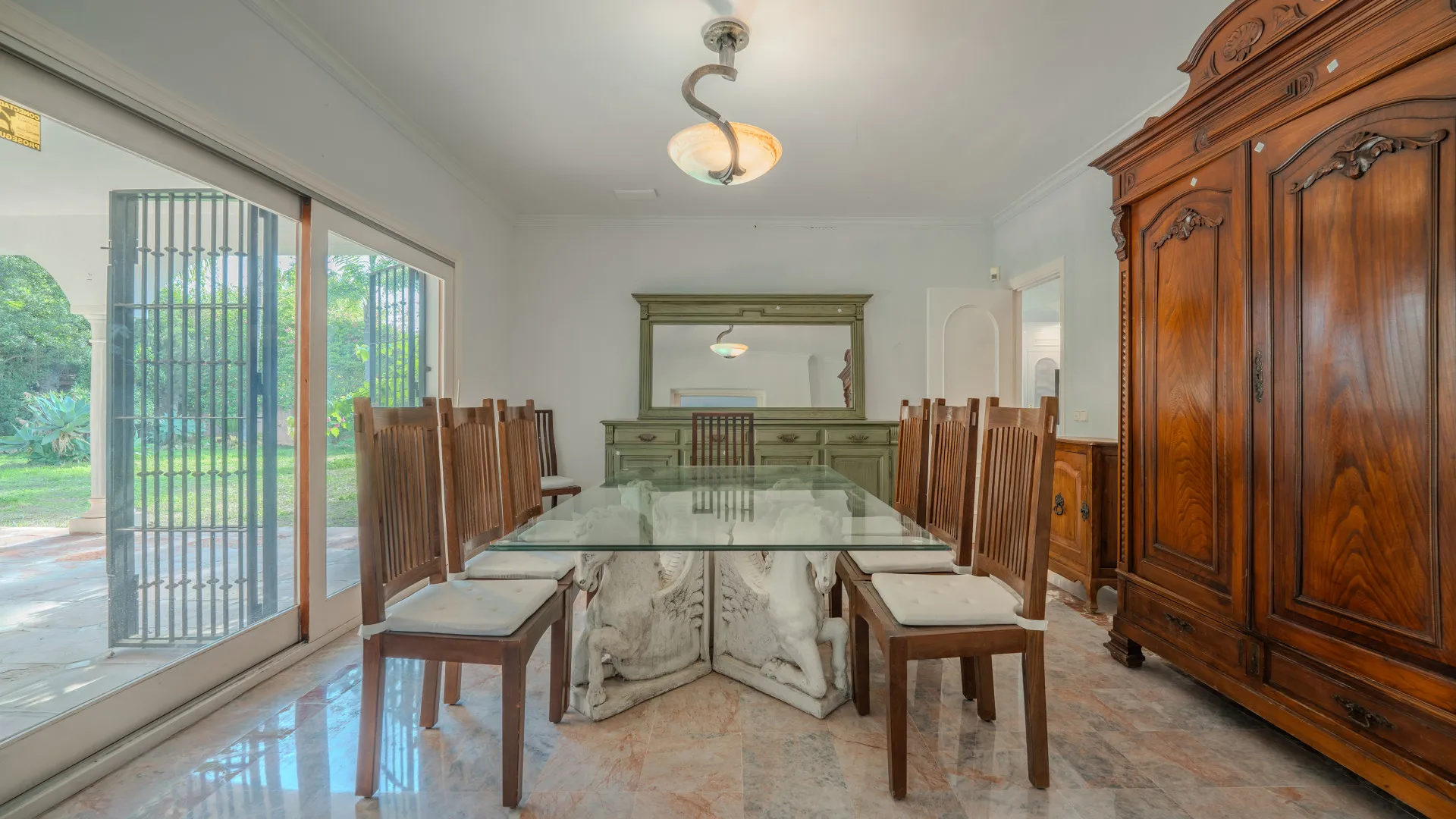 Se vende villa en Beach Side New Golden Mile