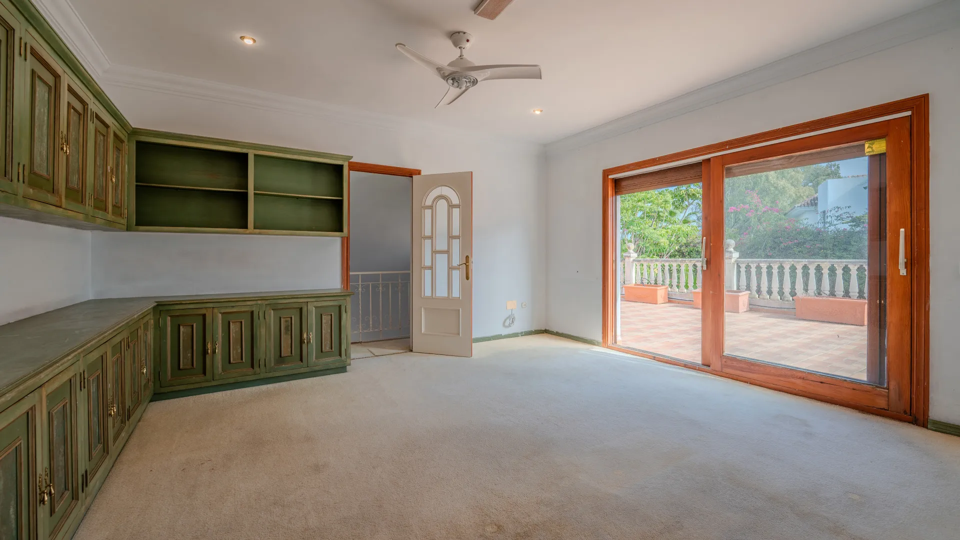 Se vende villa en Beach Side New Golden Mile