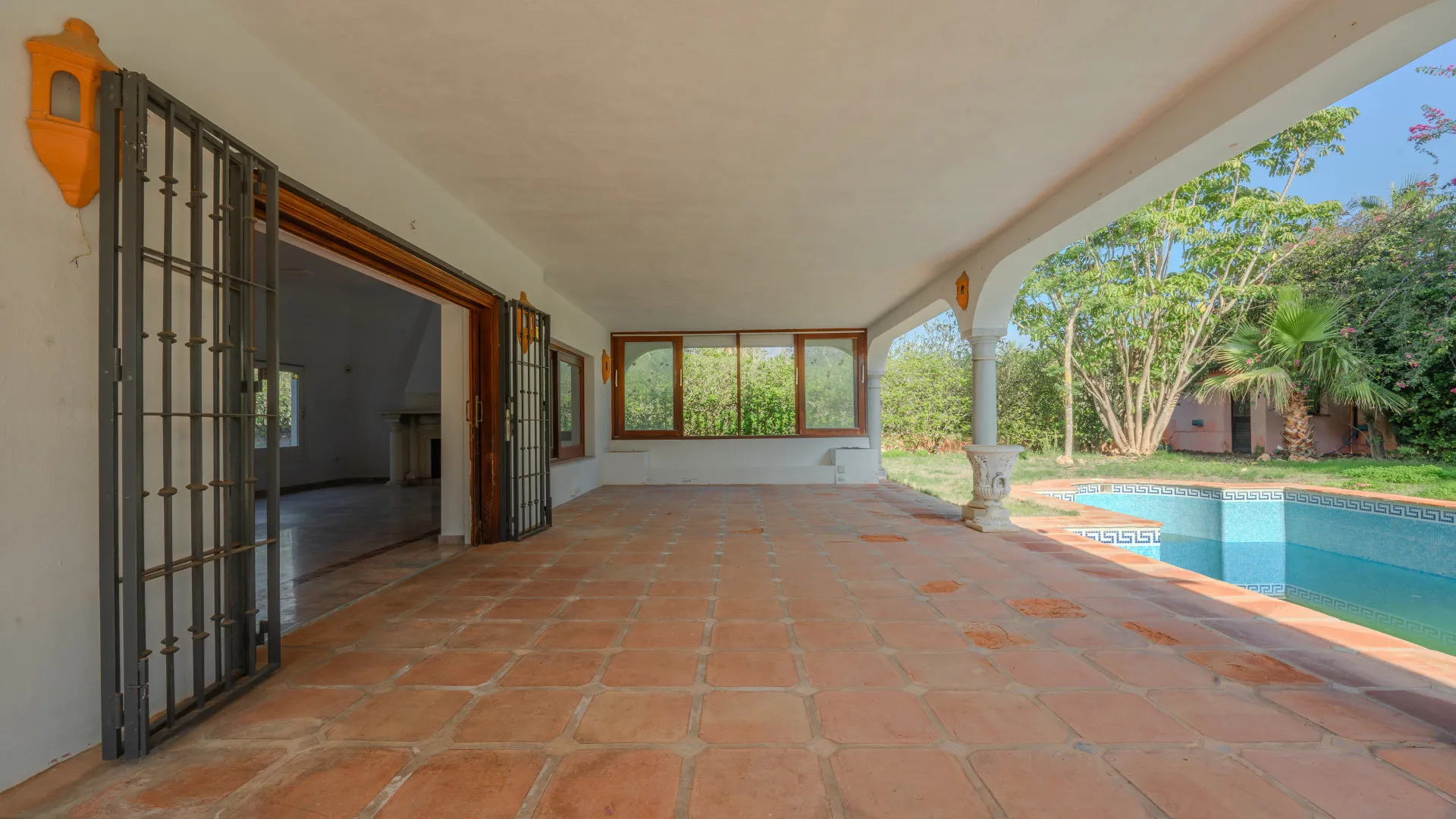 Se vende villa en Beach Side New Golden Mile