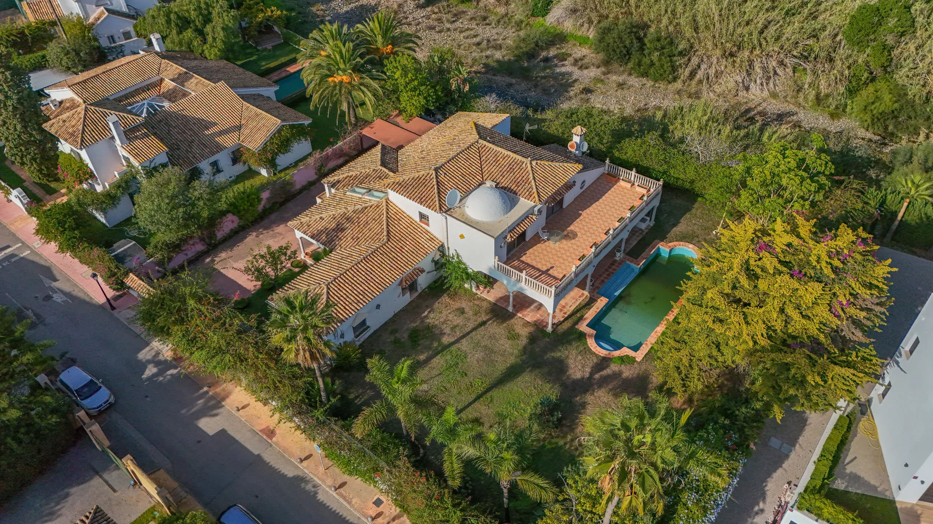 Se vende villa en Beach Side New Golden Mile