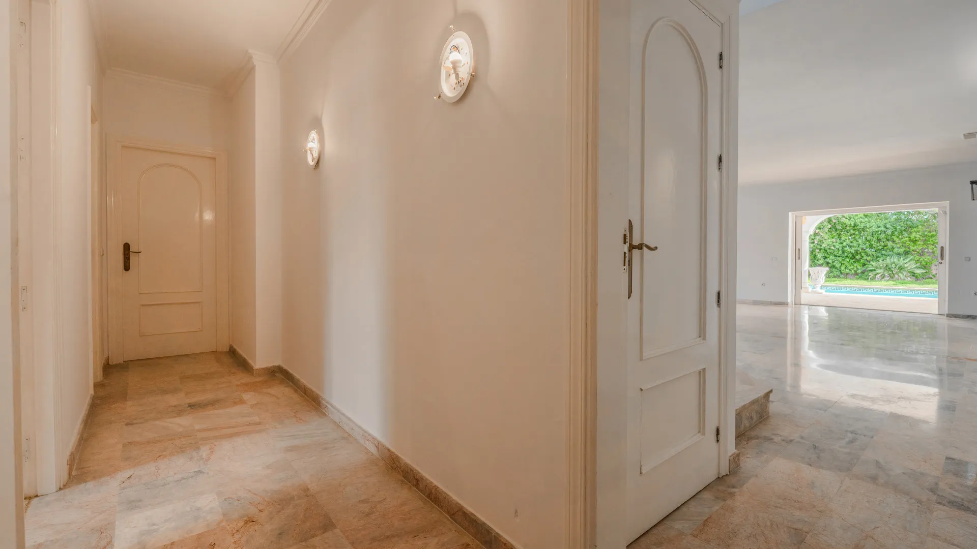 Se vende villa en Beach Side New Golden Mile