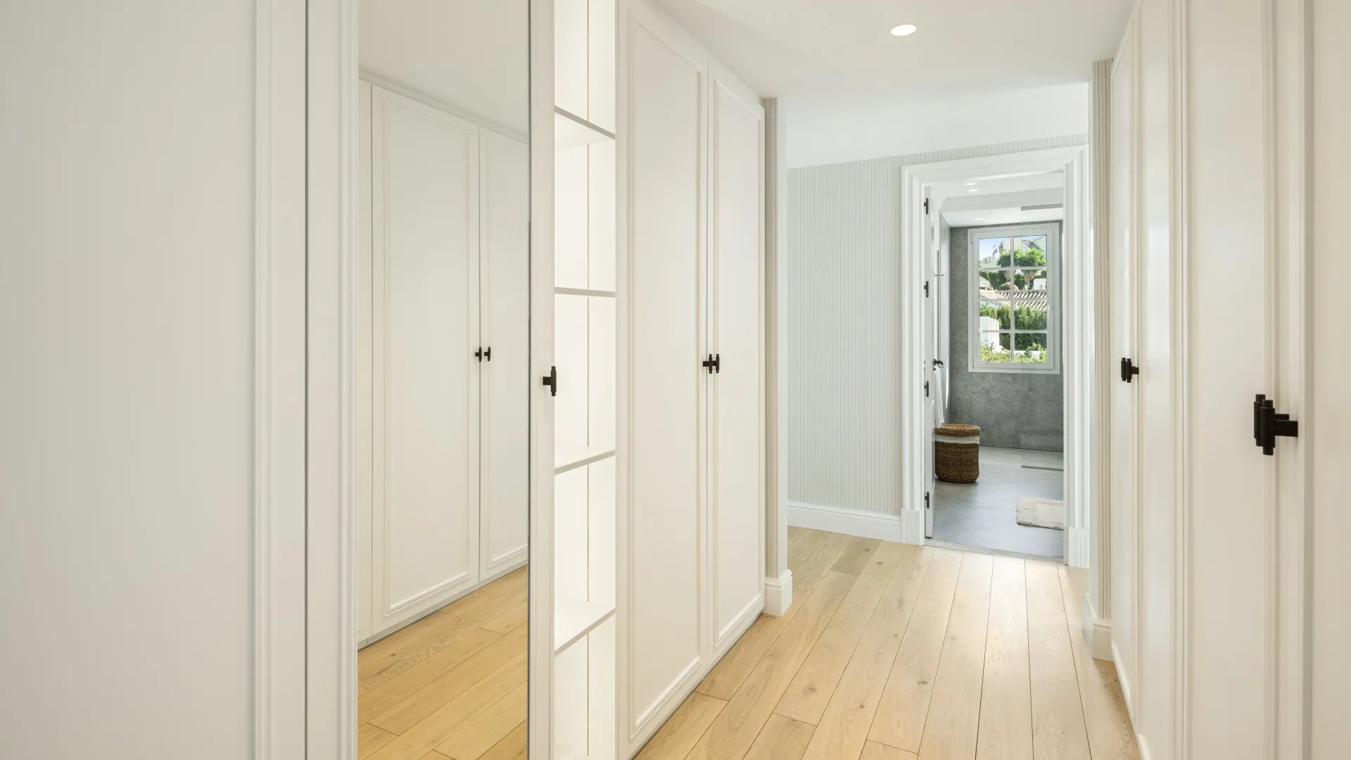 Villa en venta con 5 dormitorios en Nueva Andalucia