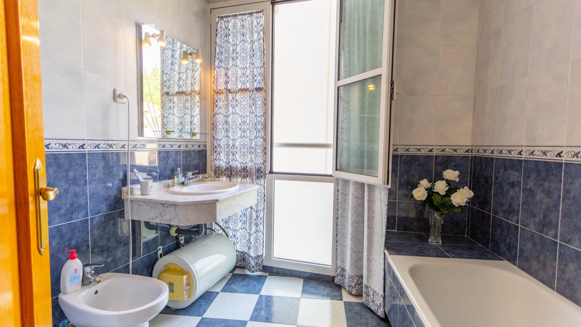 Buy apartment in Marbella Centro with 2 bedrooms