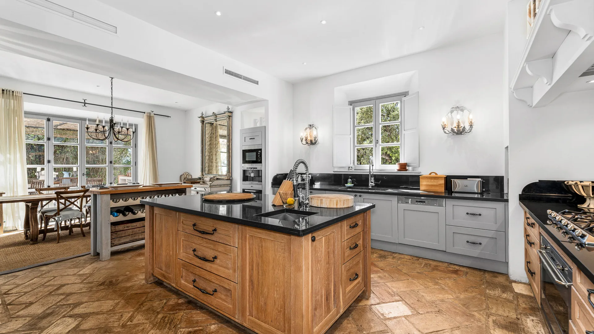 Villa for sale in Ctra. De Ronda