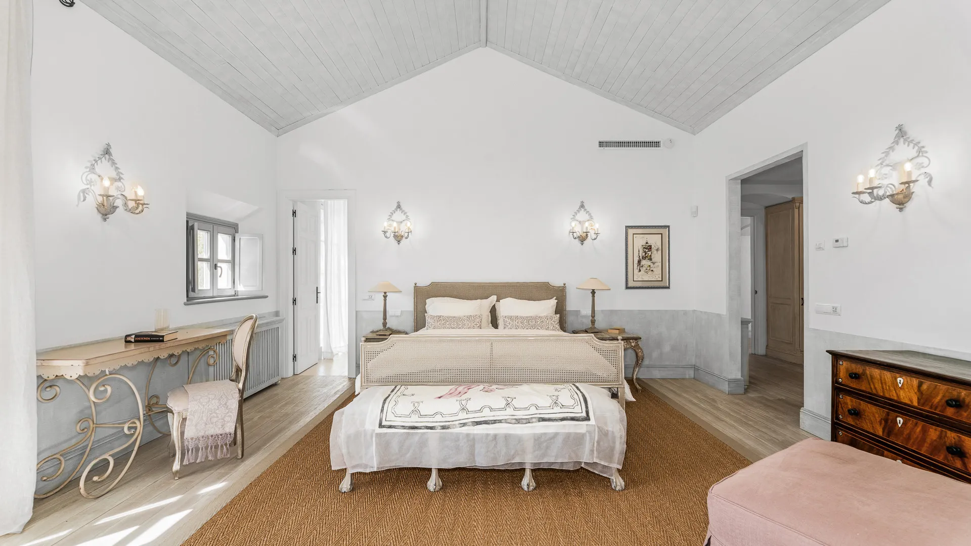 Villa for sale in Ctra. De Ronda