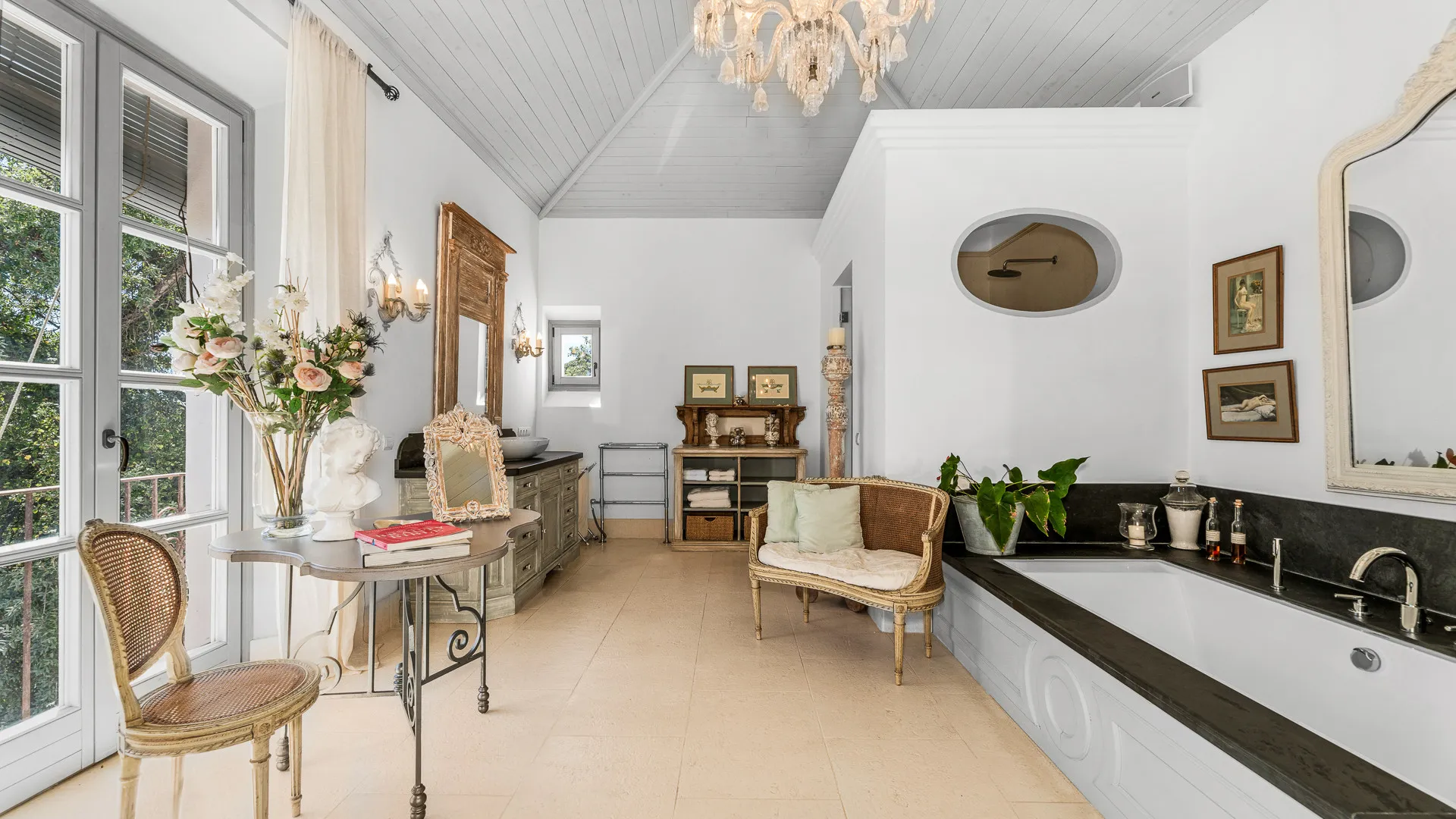 Villa for sale in Ctra. De Ronda