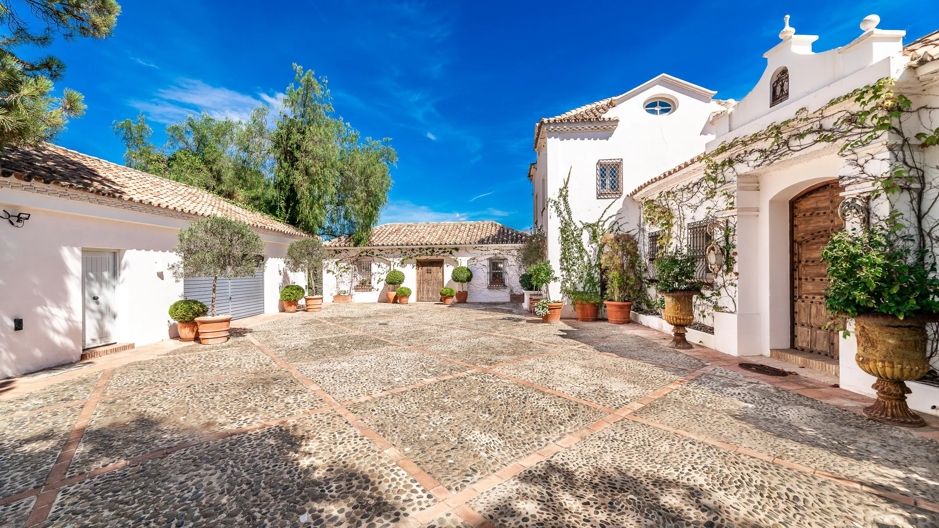 Villa for sale in Ctra. De Ronda