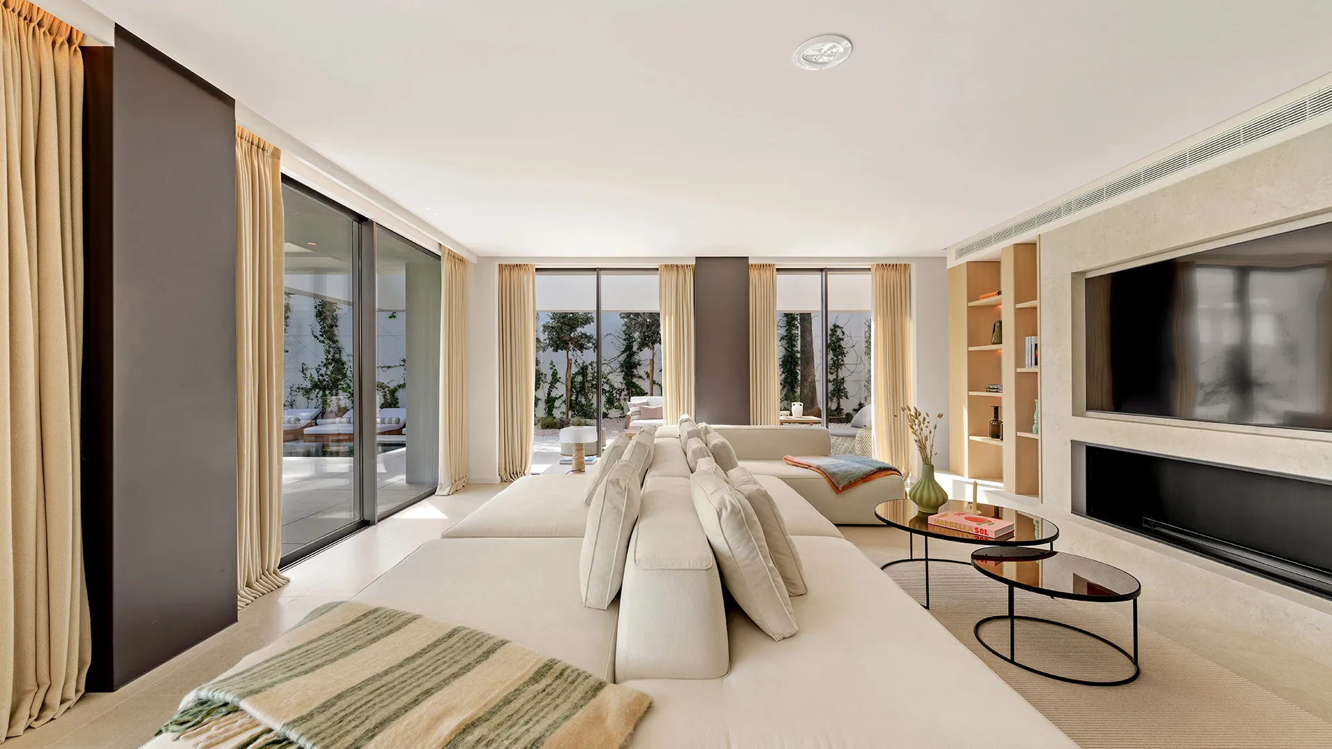 Villa for sale in Nueva Andalucia