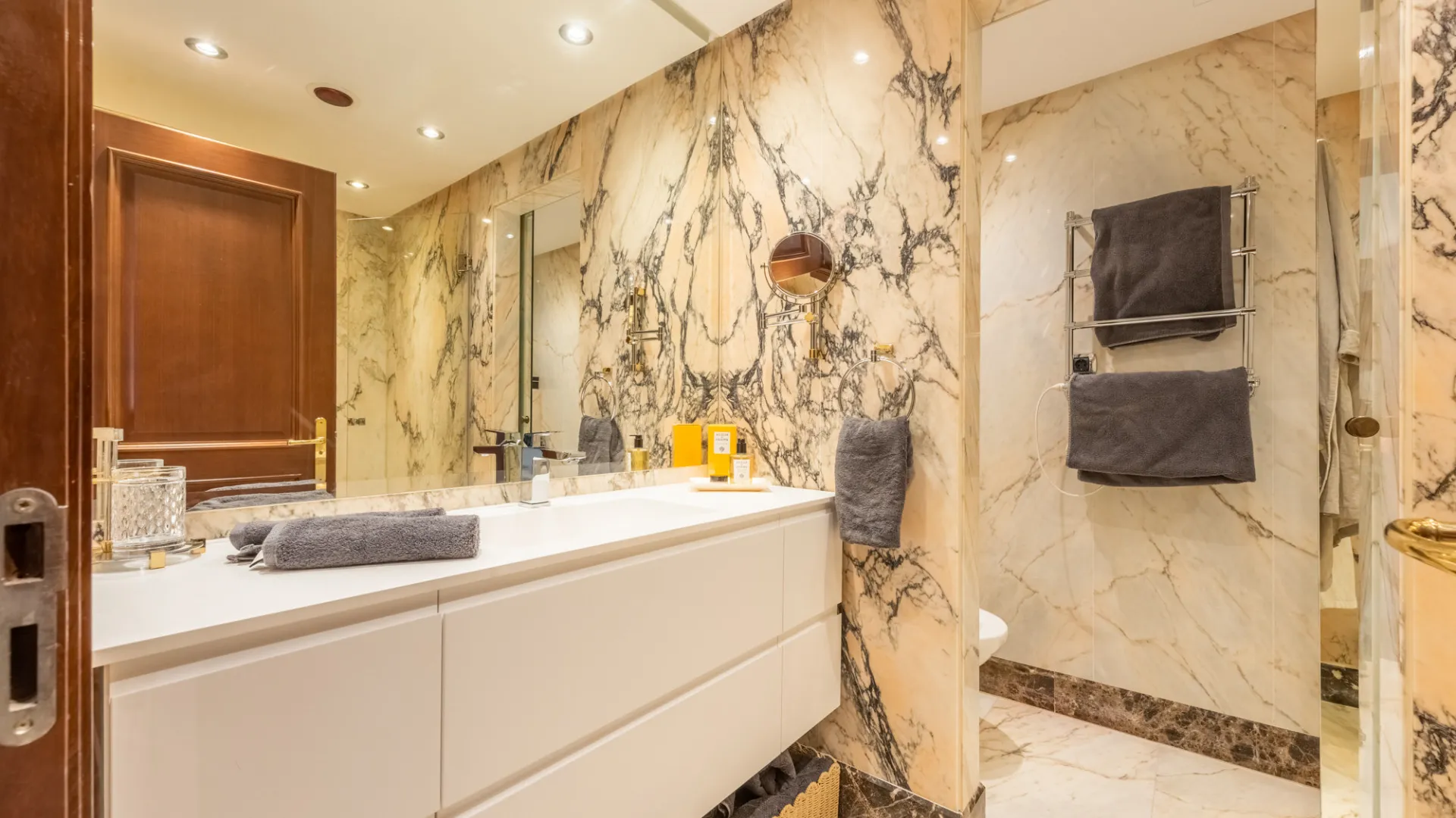 Comprar atico duplex con 3 dormitorios en New Golden Mile