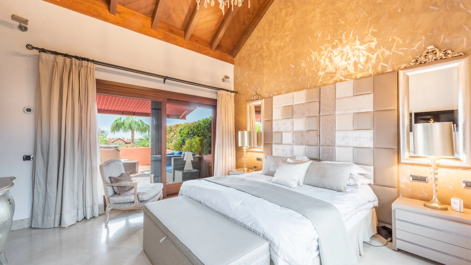 Comprar atico duplex con 3 dormitorios en New Golden Mile