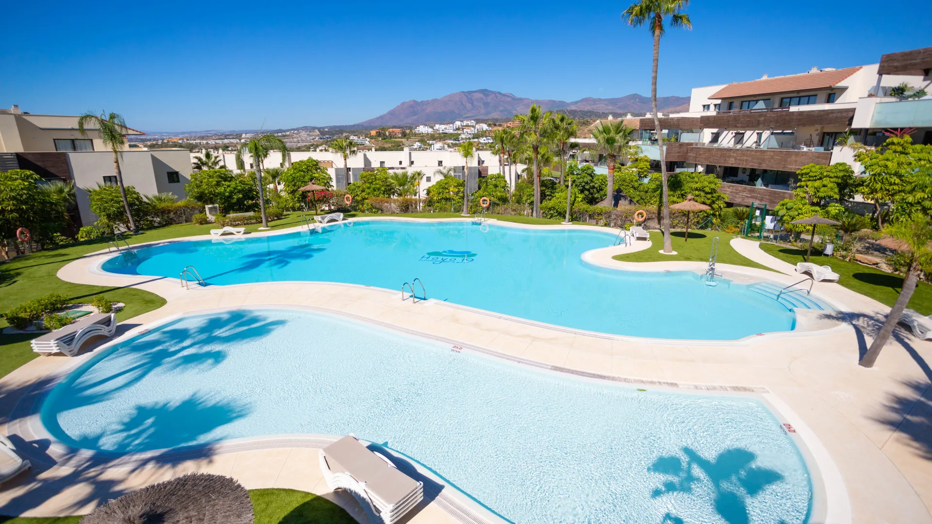 For sale 2 bedrooms apartment in New Golden Mile