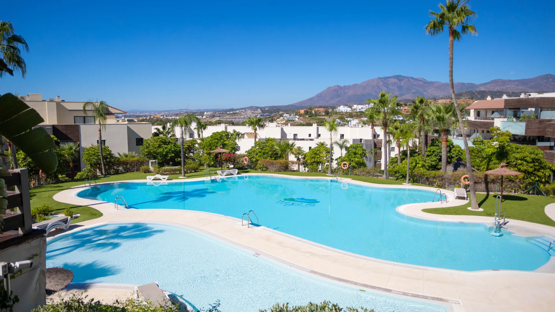 For sale 2 bedrooms apartment in New Golden Mile