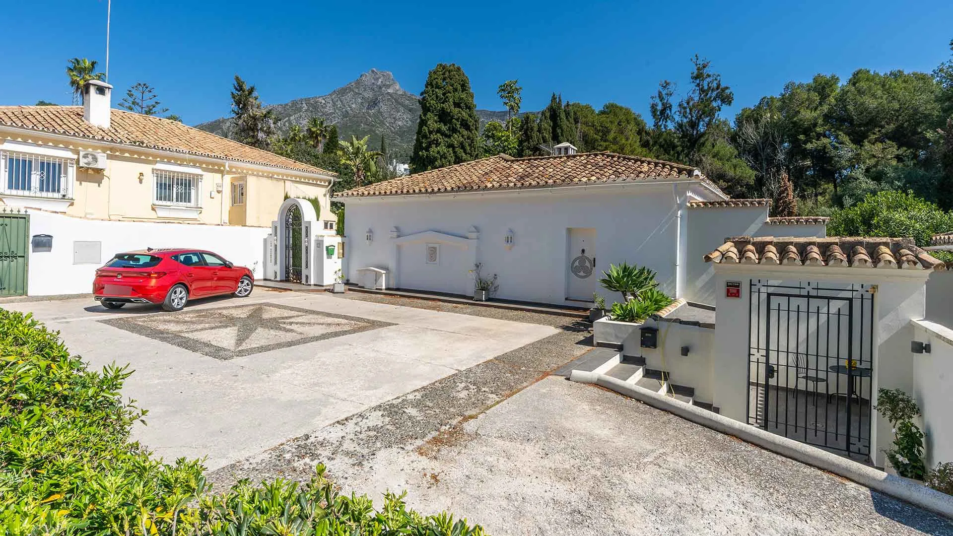 For sale villa in Marbella Hill Club