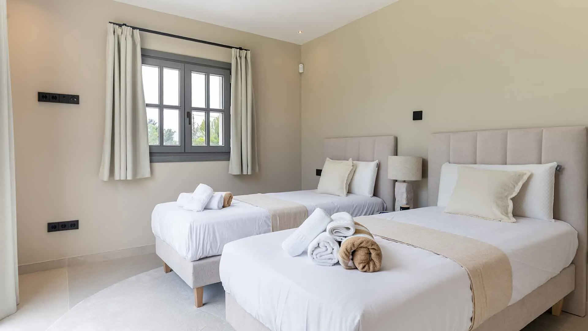 For sale villa with 5 bedrooms in Atalaya Golf