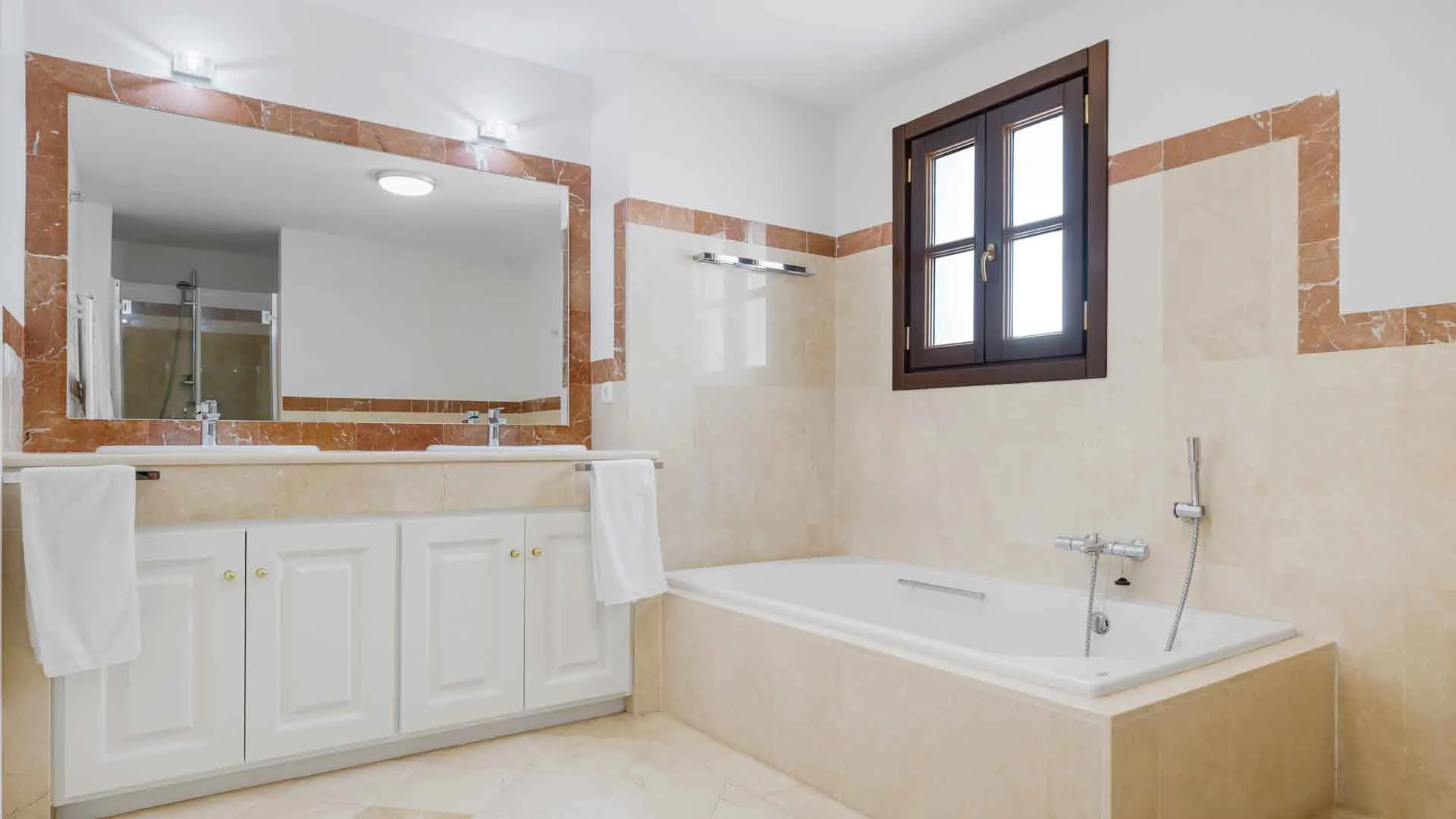 Se vende pareado de 5 dormitorios en La Heredia