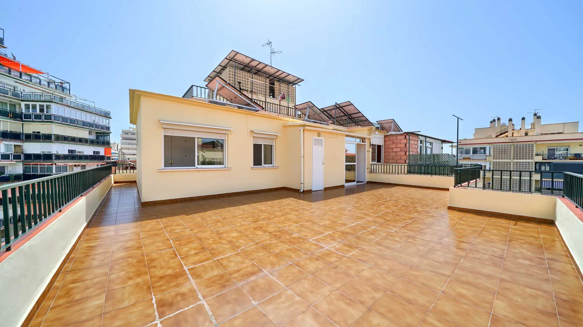Marbella Ciudad, Ático de 2 dormitorios a la venta