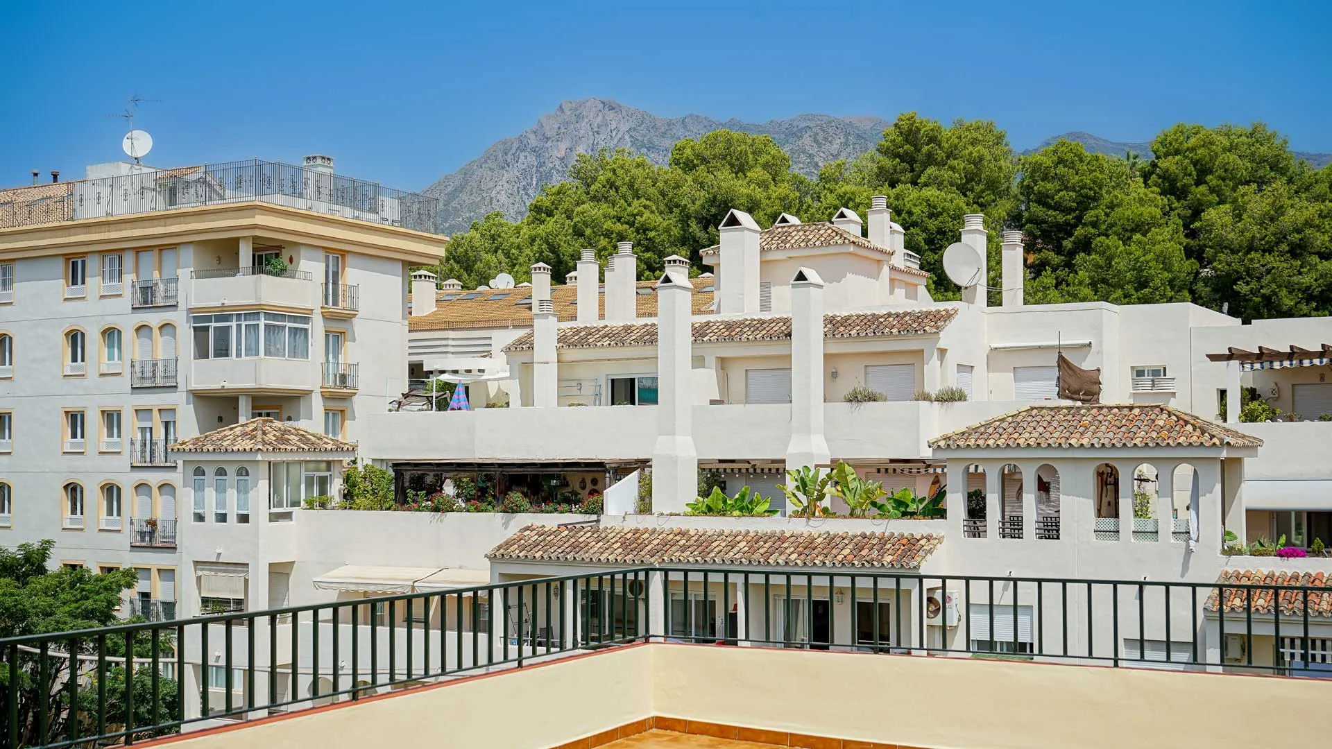 Marbella Ciudad, Ático de 2 dormitorios a la venta