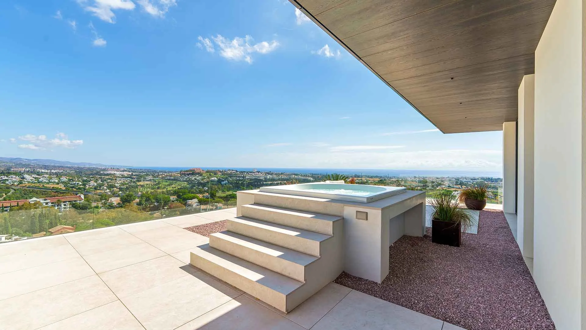 8 bedrooms villa for sale in El Herrojo