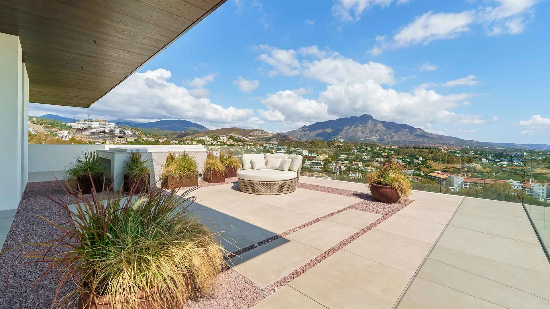 8 bedrooms villa for sale in El Herrojo
