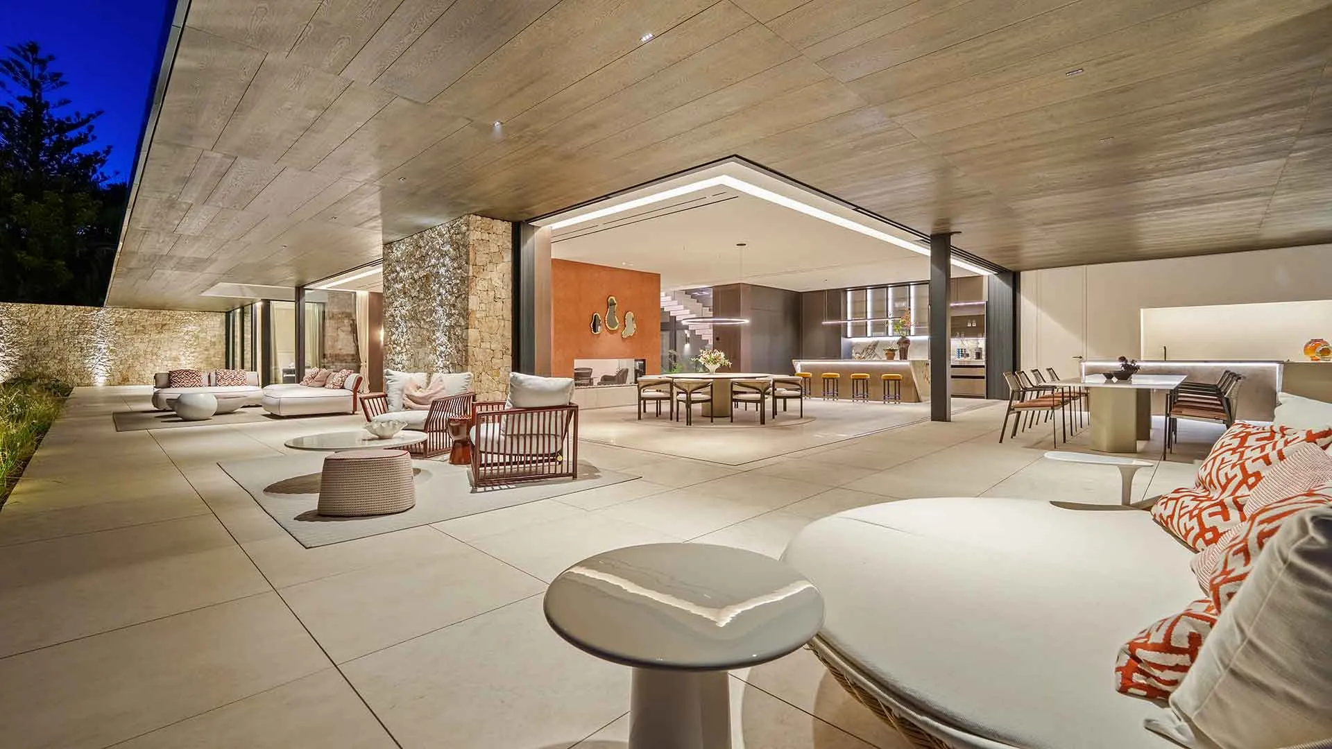 8 bedrooms villa for sale in El Herrojo