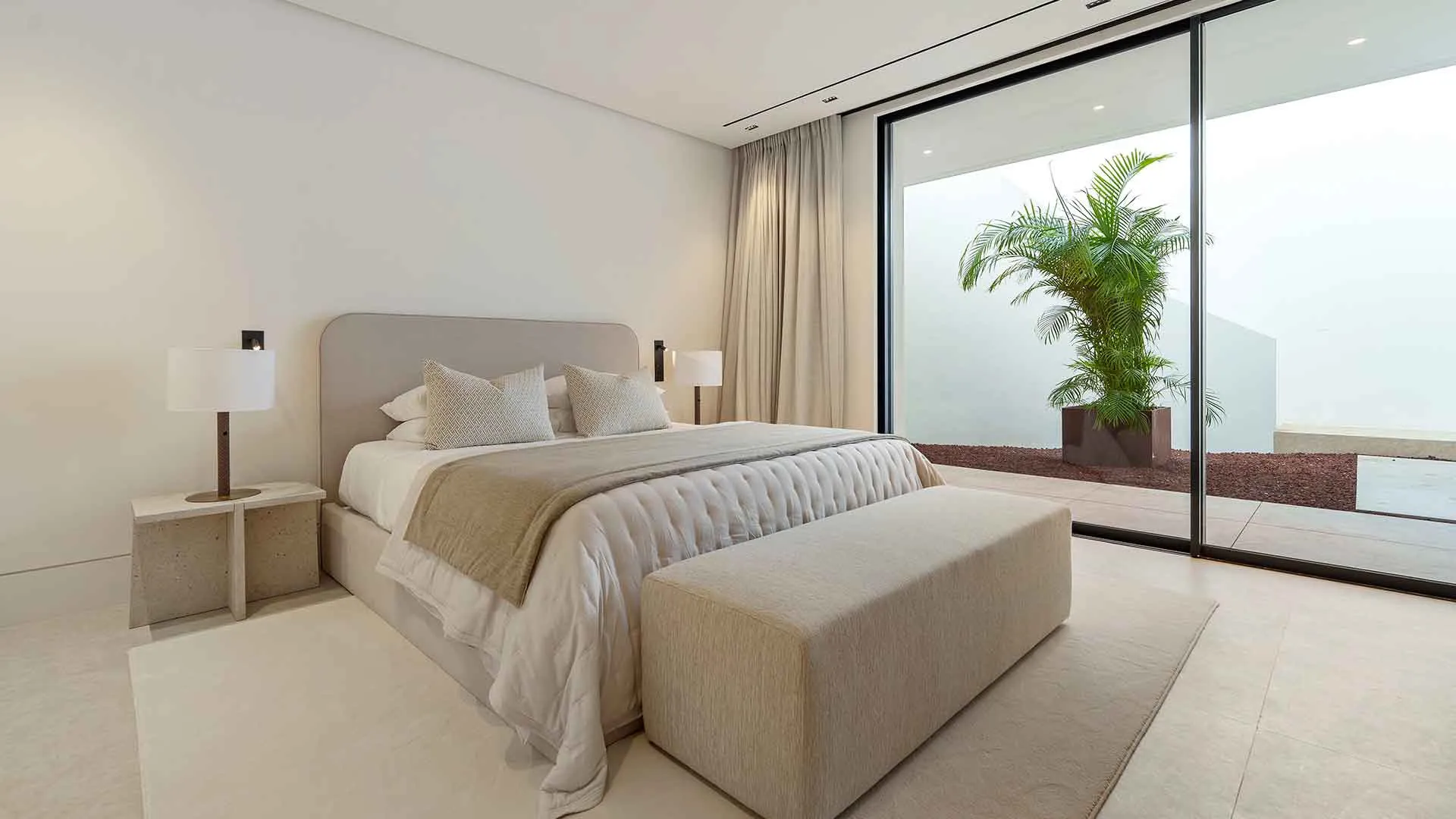 8 bedrooms villa for sale in El Herrojo