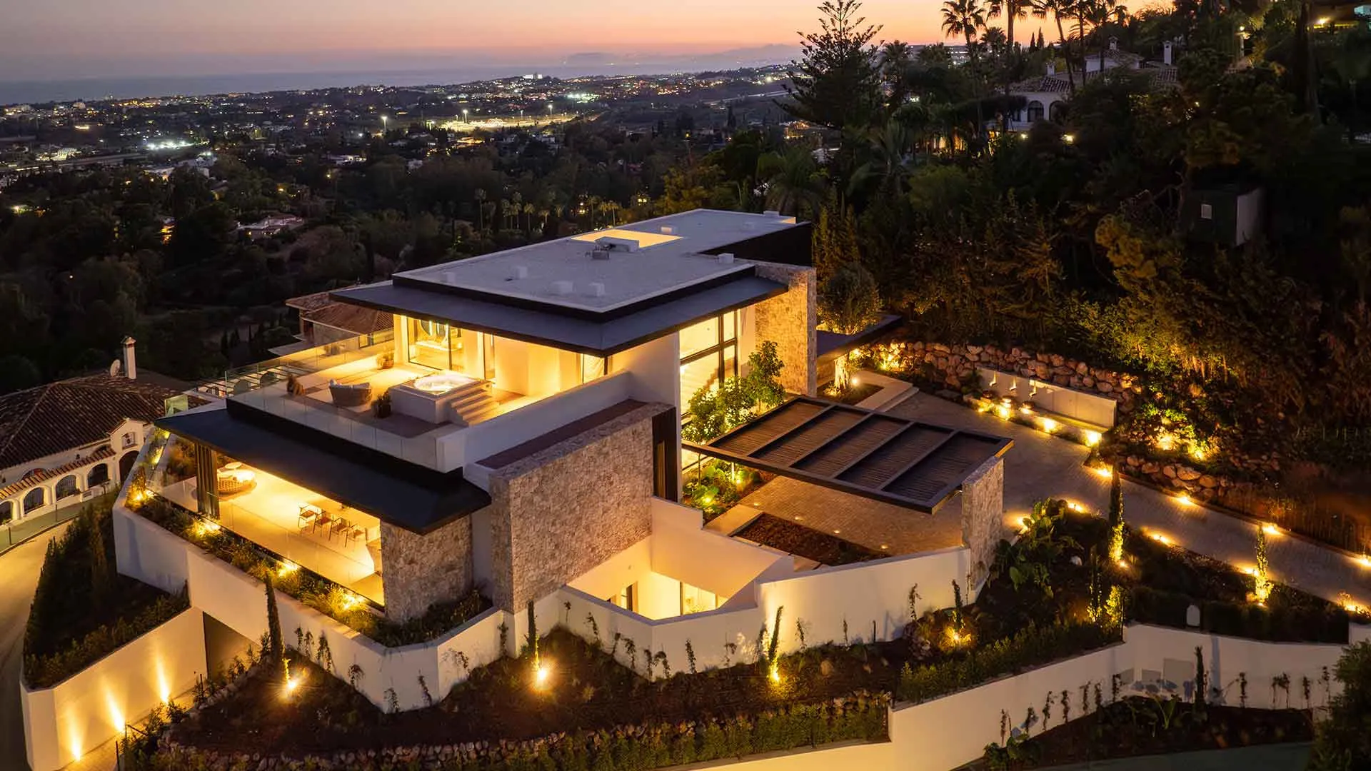 8 bedrooms villa for sale in El Herrojo