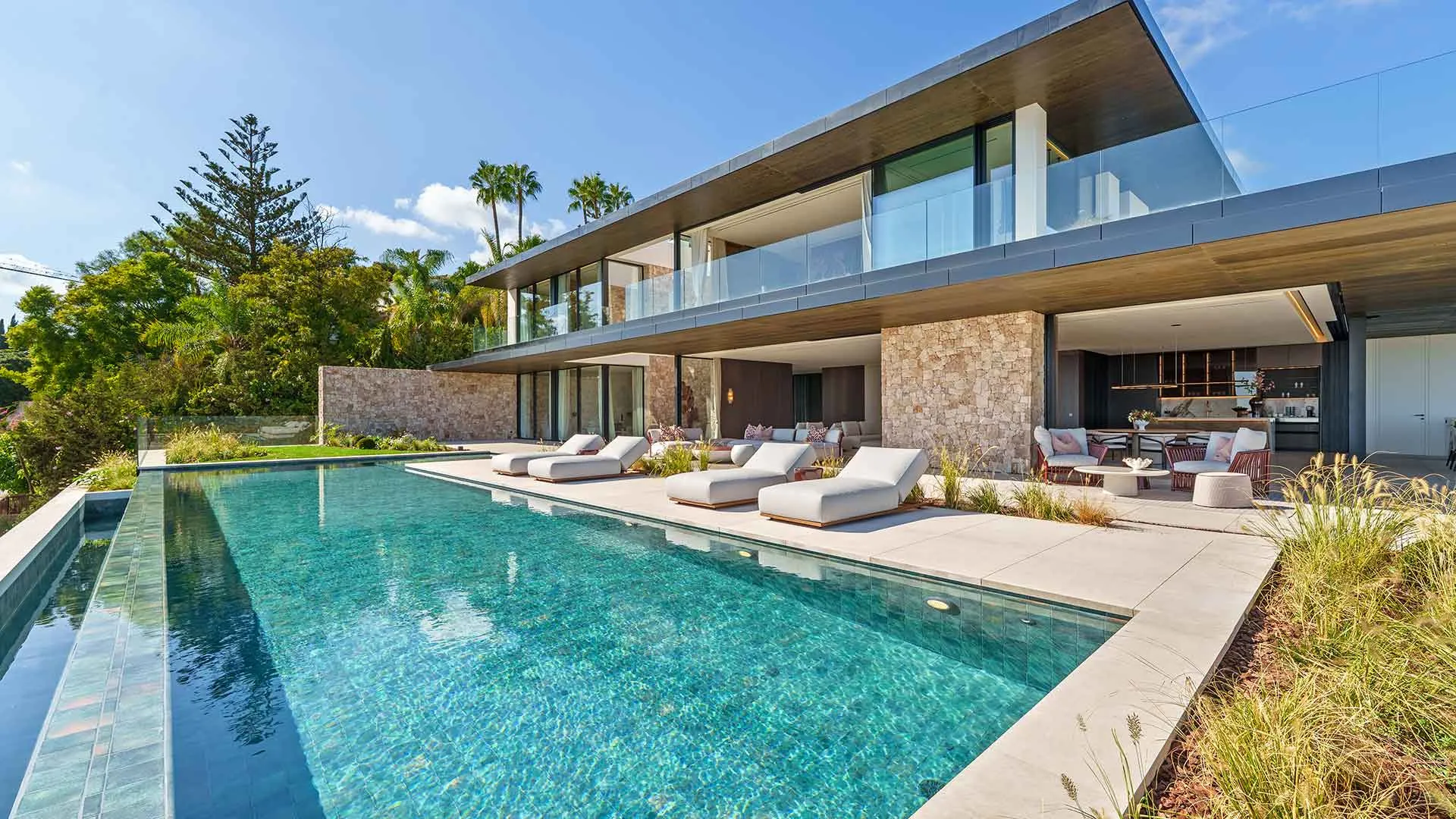 8 bedrooms villa for sale in El Herrojo